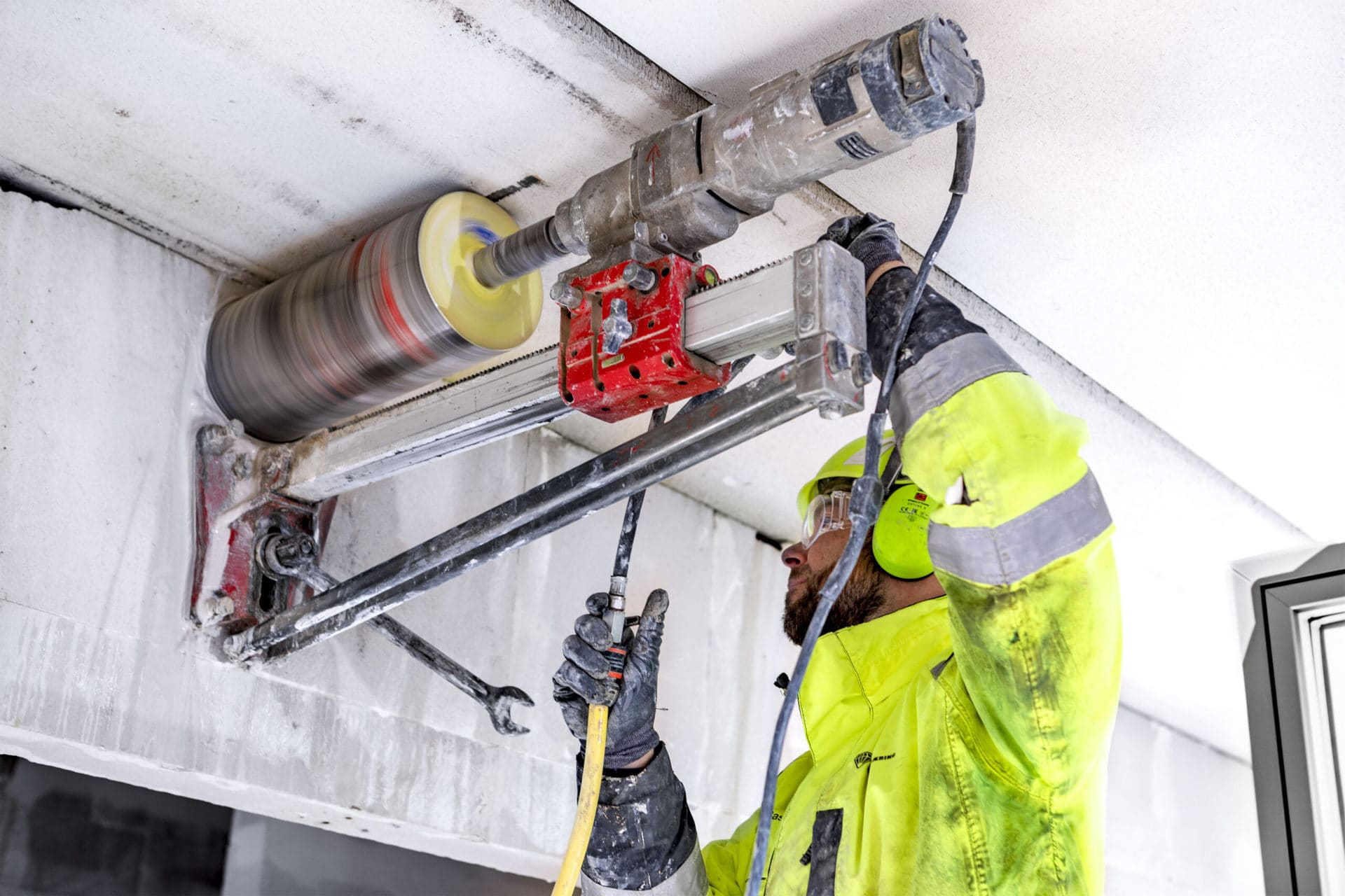 Diamantboring — Boring i beton og teglsten til tekniske installationer